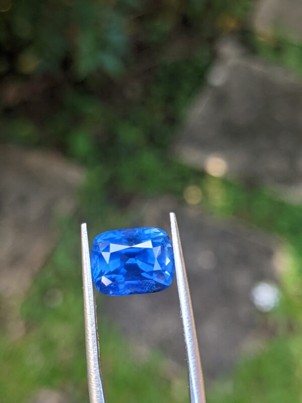 4.32 Un heated Cornflower Blue Sapphire - Image 2