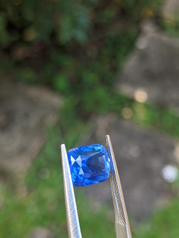 4.32 Un heated Cornflower Blue Sapphire - Image 3