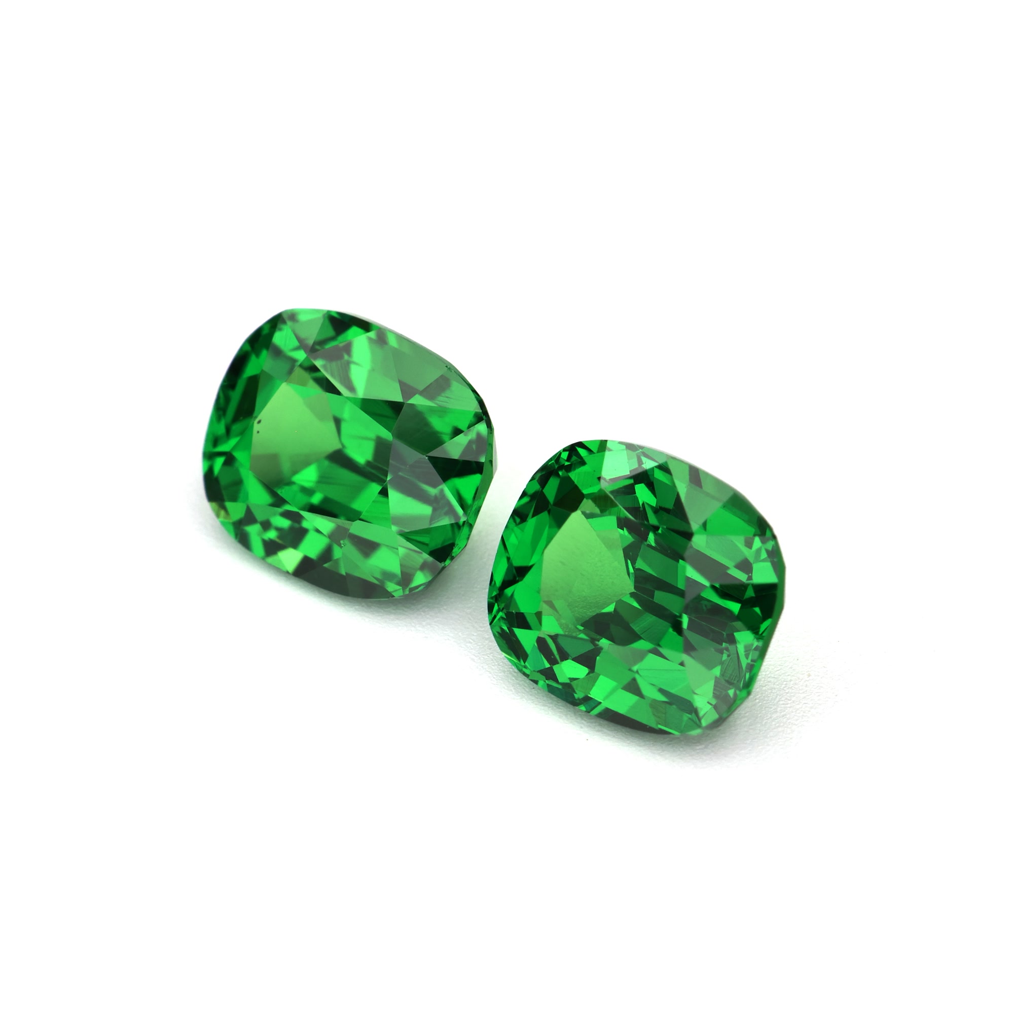 Tsavoirte -Vivid Green Pair - 3.07 Ct - Image 2